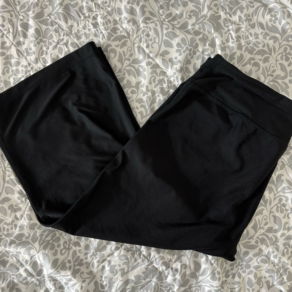 Gap body workout capris L black